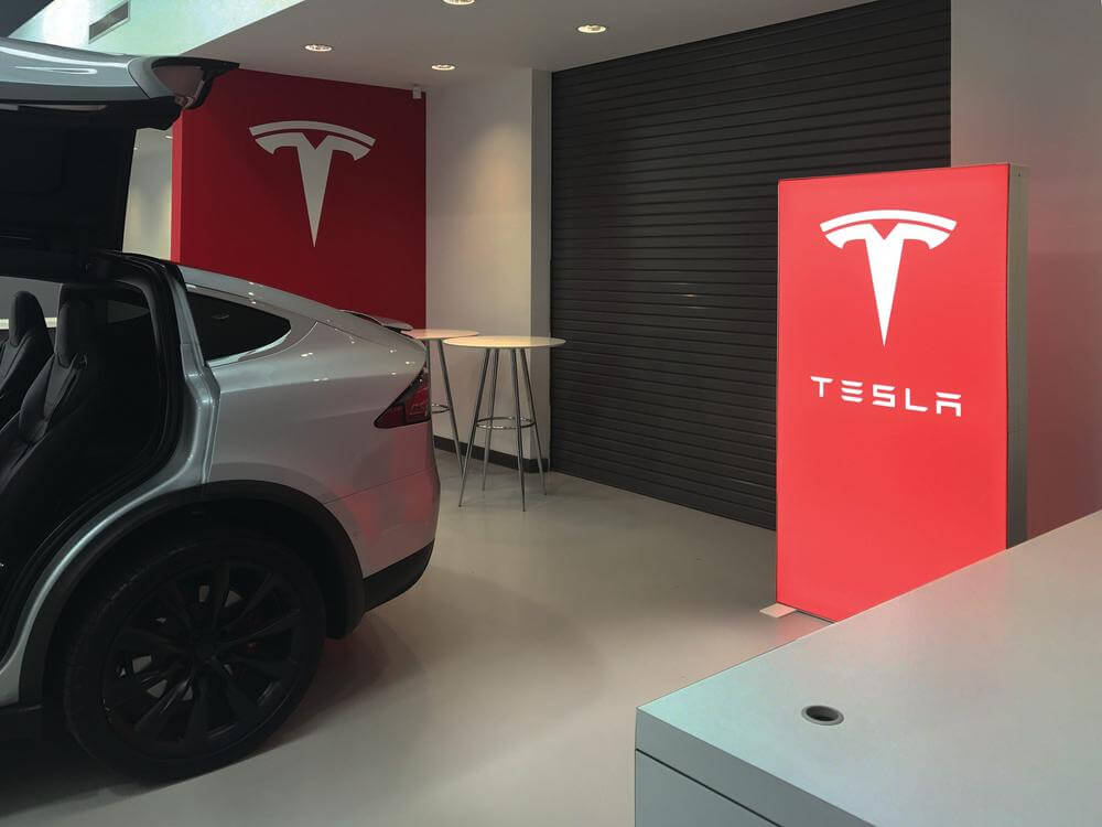 TESLA GO LIGHTBOX - PIXLIP GmbH