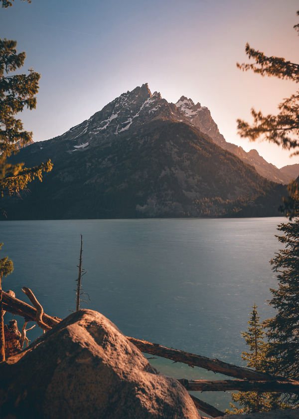 Nature-Lake Mountain